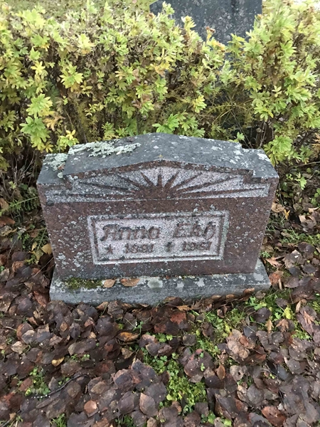 Grave number: UN J    83