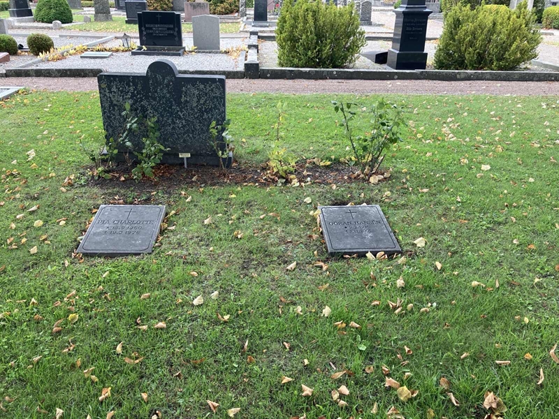 Grave number: NÅ 11     3, 4, 5