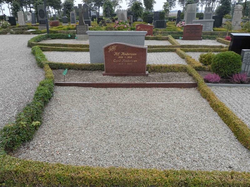 Grave number: ÖT GNK2C    23, 24