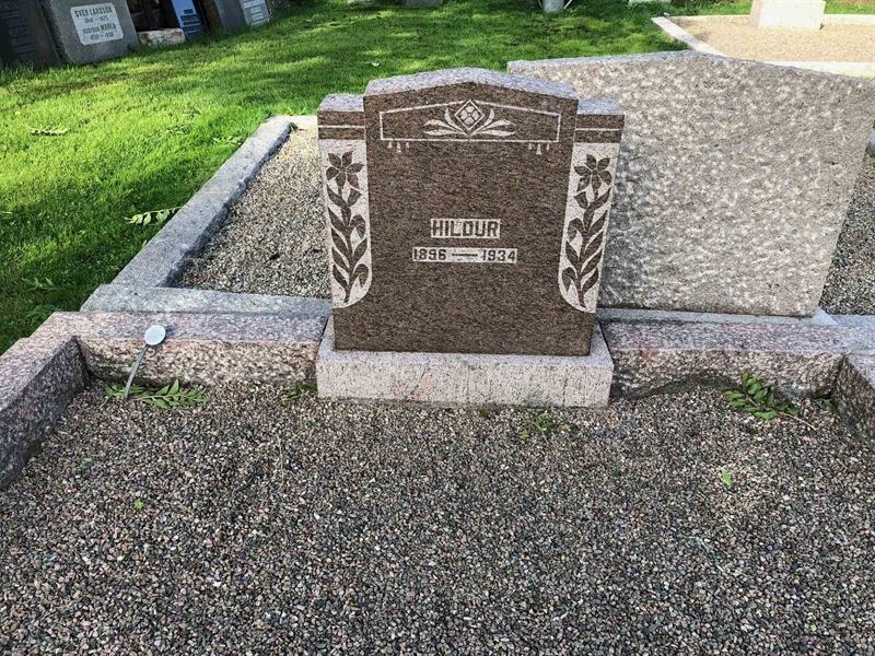 Grave number: SK 04    33, 34