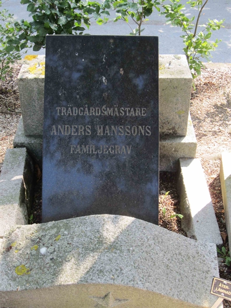 Grave number: FU 04    13