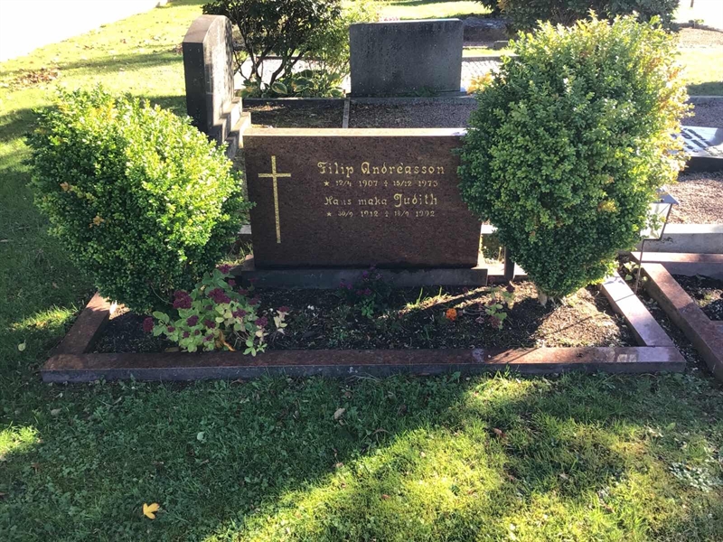 Grave number: LM 1 08  051