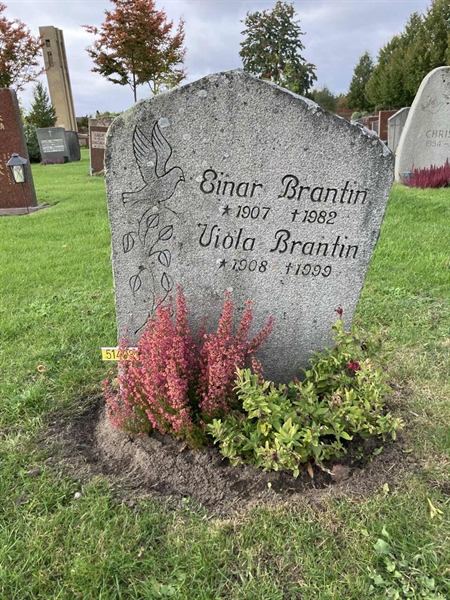 Grave number: R 01   672, 673