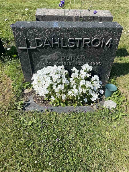 Grave number: N 5 1    57