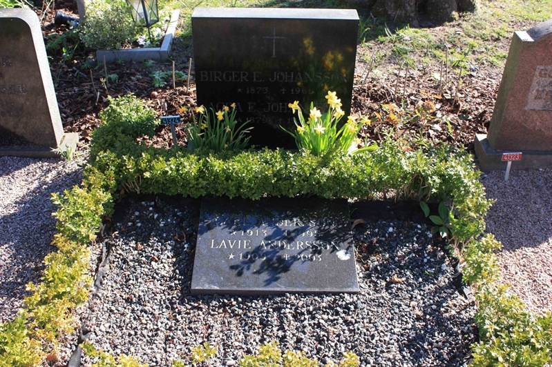 Grave number: Ö U02    28