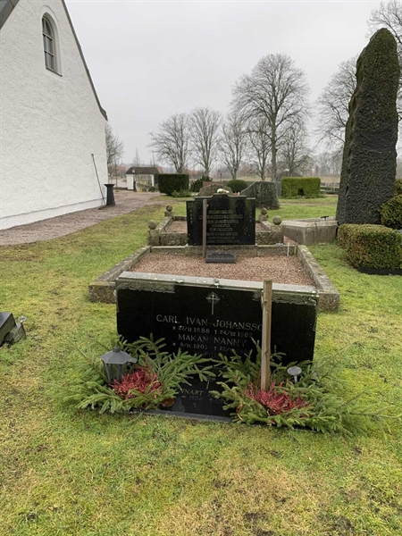Grave number: SÖ B    76, 77
