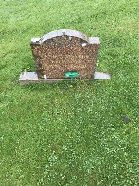 Grave number: B 01   105