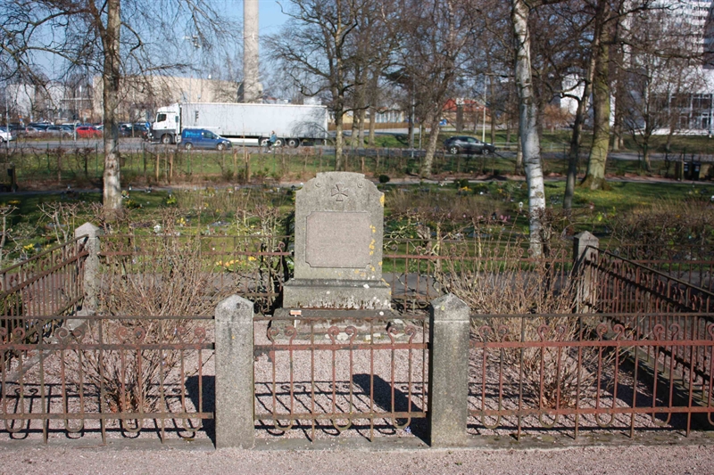 Grave number: Ö YÄ    31, 32, 33