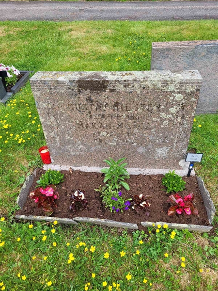 Grave number: kö 01 15    55-56