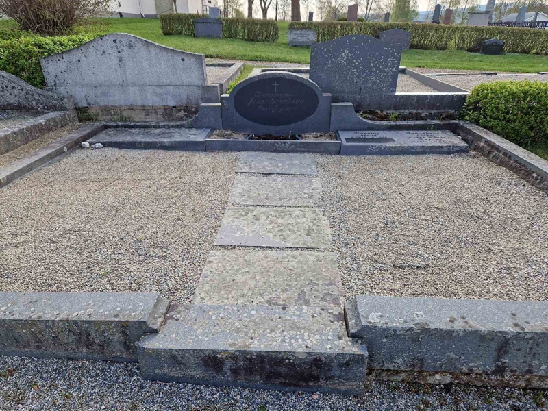 Grave number: 501 01 138-141