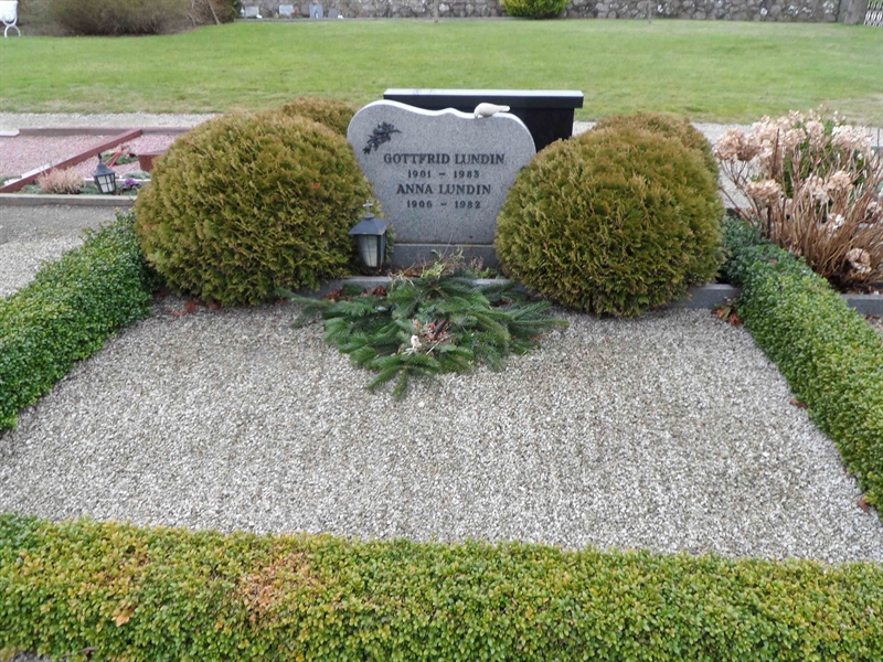 Grave number: BK D   121, 122