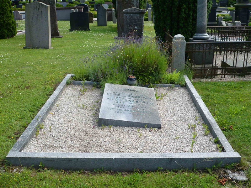 Grave number: 1 4    30