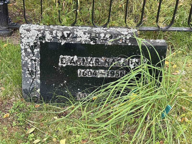 Grave number: IN 28    56