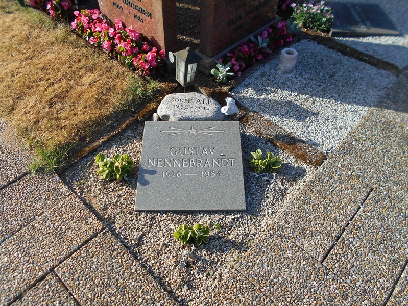 Grave number: HK B1     1
