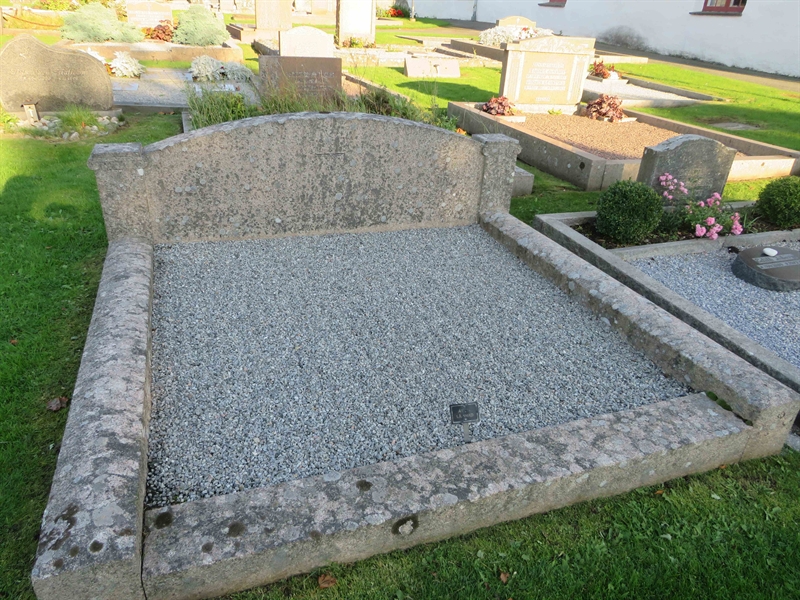 Grave number: 1 05   97