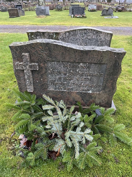 Grave number: Ärt 60 26    27+28