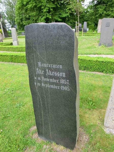 Grave number: KÄ B 025-033