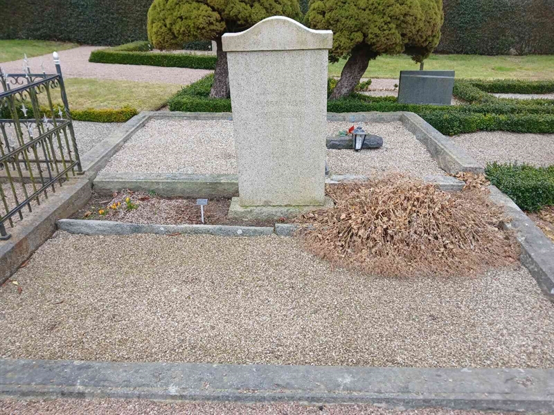 Grave number: TI A 271, 272, 273