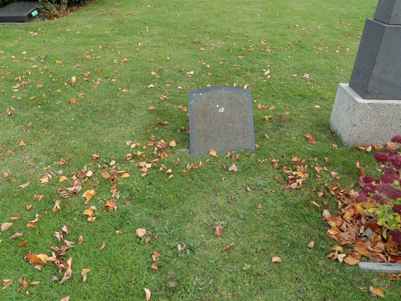 Grave number: 2 01   511