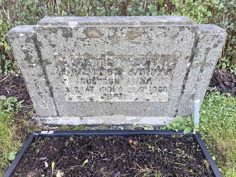 Grave number: AK D  5825-5826