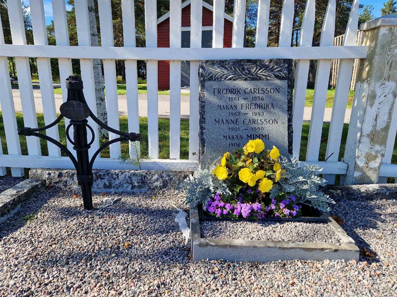 Grave number: 2 06   203