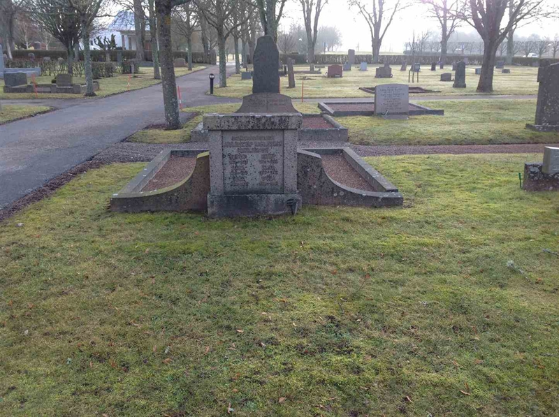 Grave number: 33 3    92-93