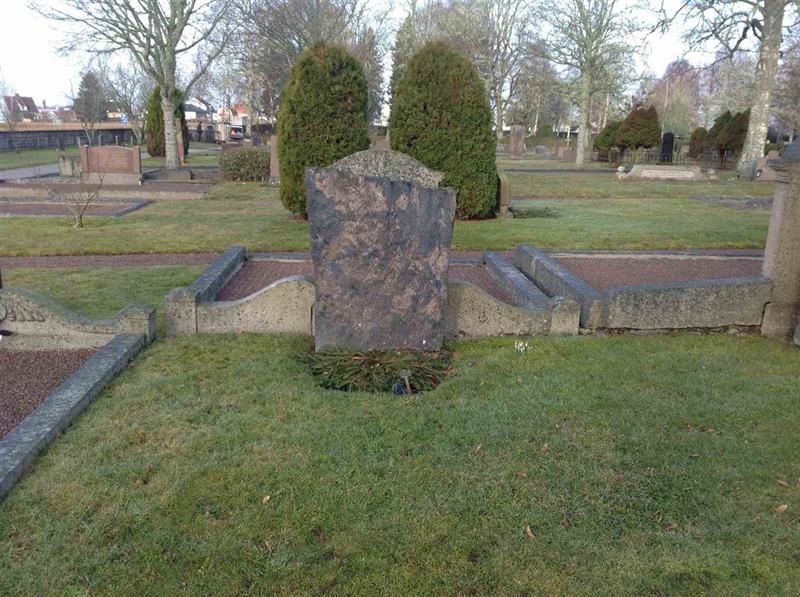 Grave number: 33 3   116-117