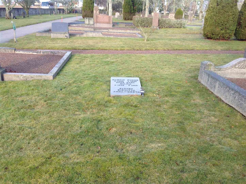 Grave number: 33 3   113-114