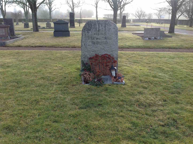 Grave number: 33 3   107-108