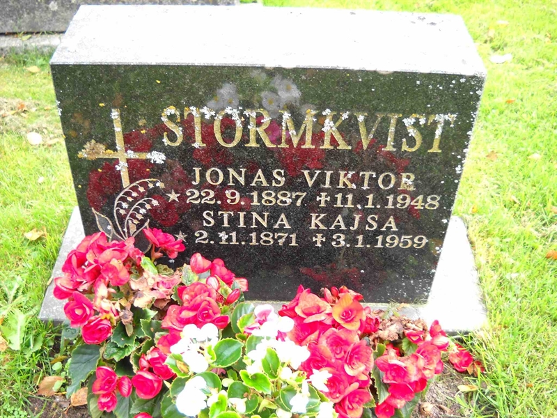 Grave number: 3 MB 12 42-43