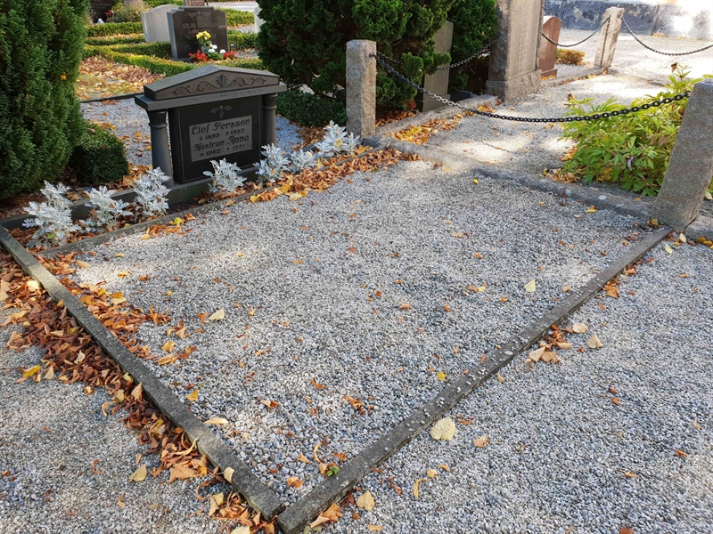 Grave number: LB D 110-111