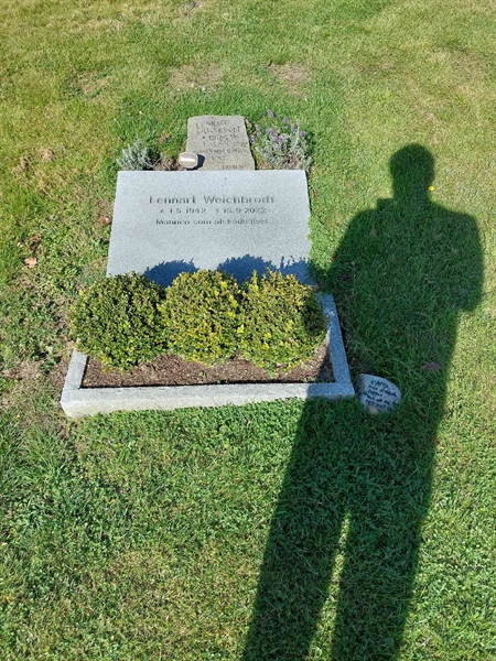 Grave number: F 03   134, 135