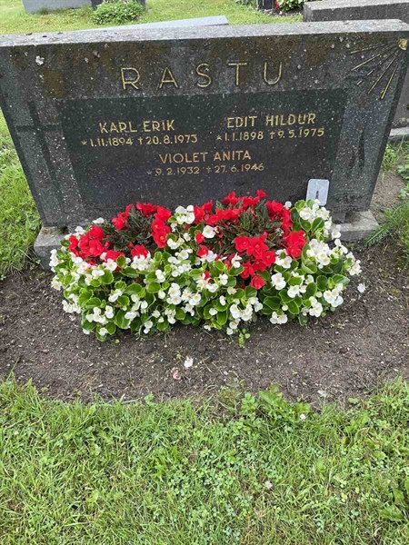 Grave number: N 4 4   551