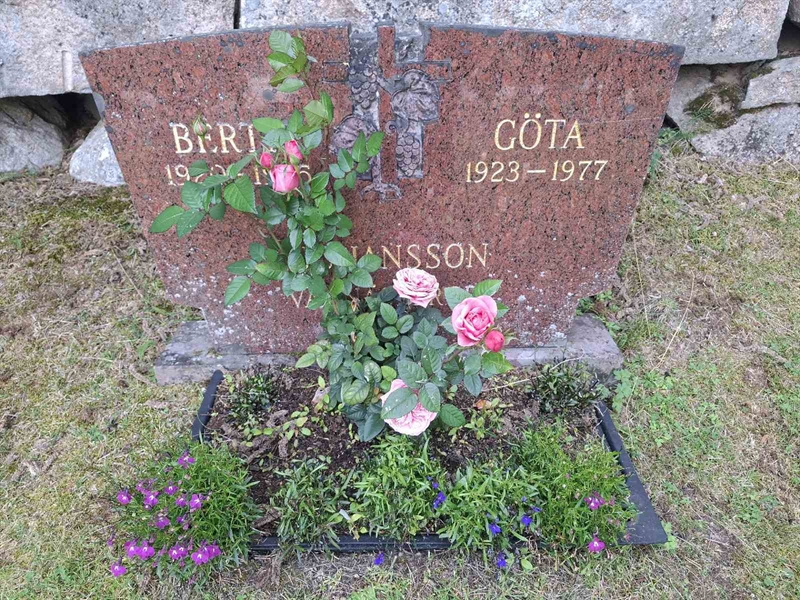 Grave number: 001 2   955