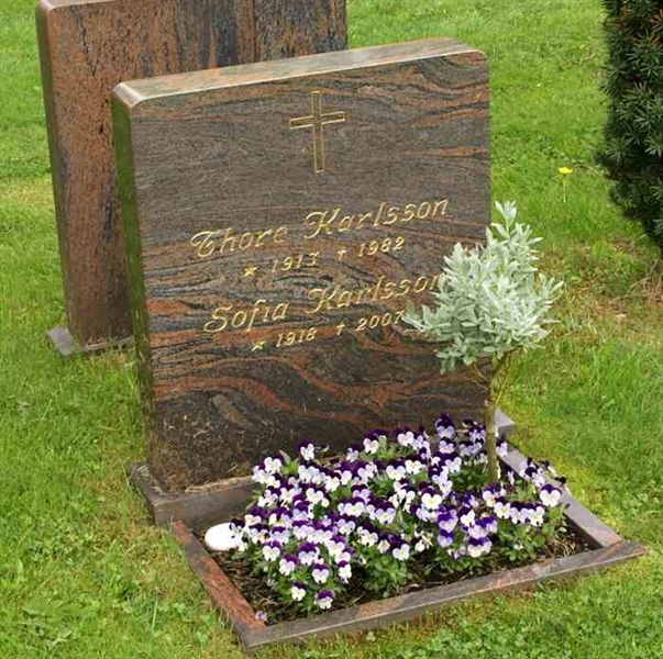Grave number: SN J    33