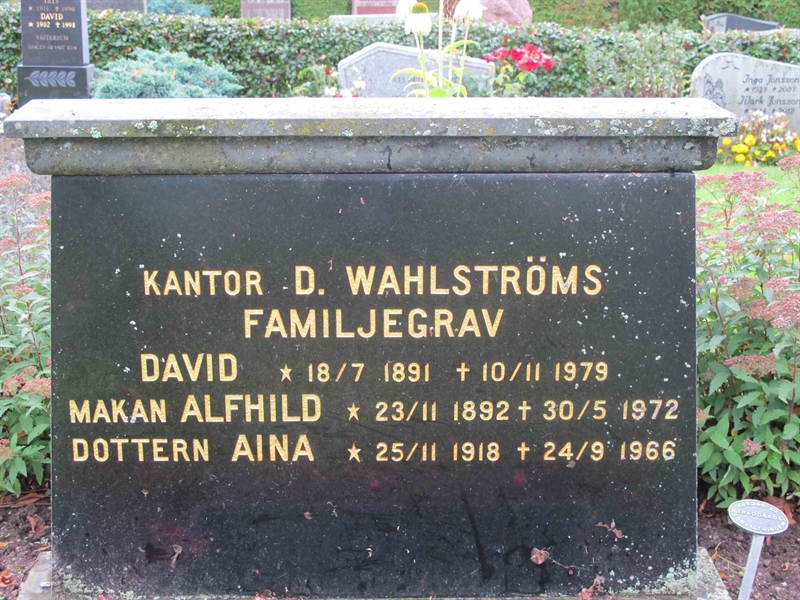 Grave number: KÄÖ A   181, 182, 183