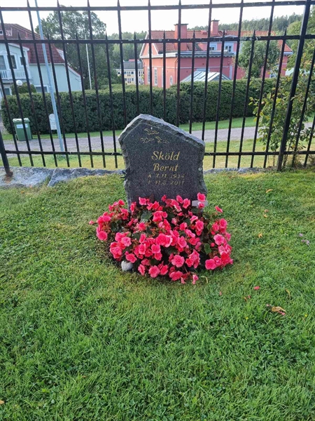 Grave number: 1 33   51