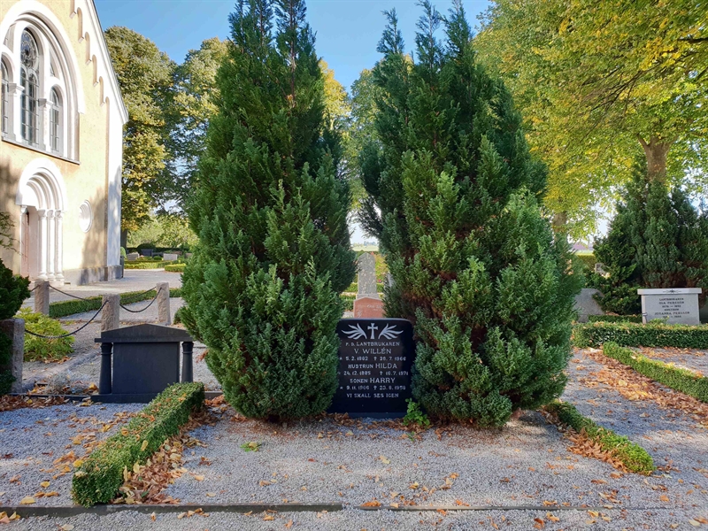Grave number: LB D 107-109