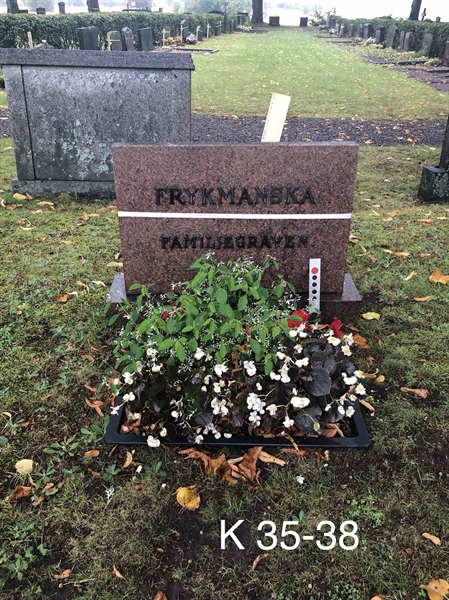 Grave number: AK K    35, 36, 37, 38