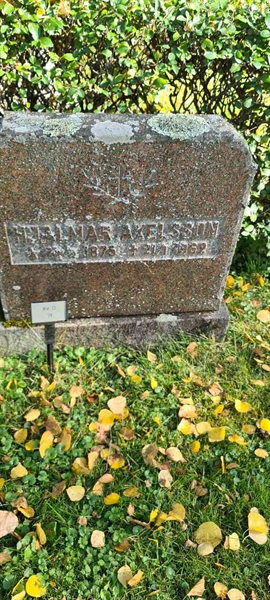 Grave number: M D   71