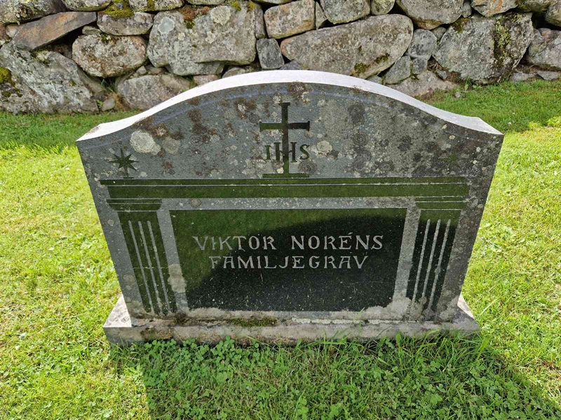 Grave number: LO 03   13