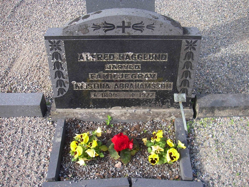 Grave number: AK A   707-709