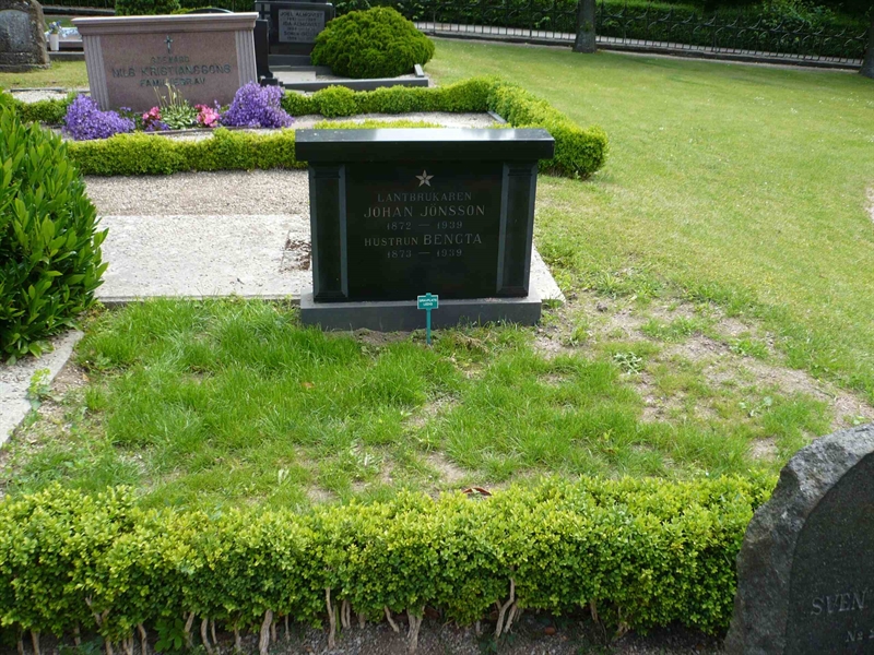 Grave number: 1 5    46