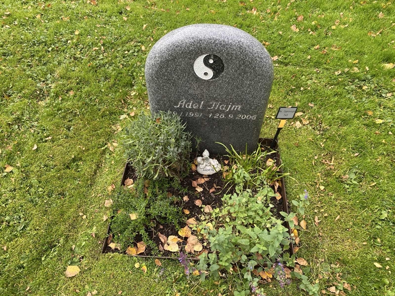 Grave number: 2 C   743