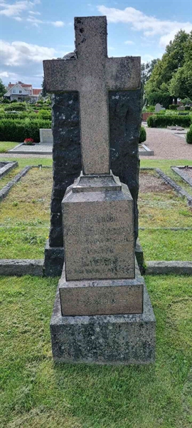 Grave number: LM 1 07  008