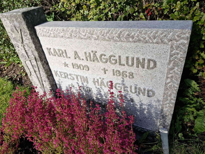 Grave number: AK D  5837-5838