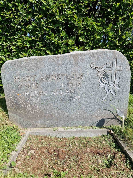 Grave number: 501 29 5512-5513