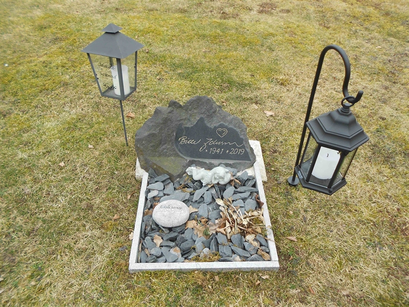 Grave number: V 10   336