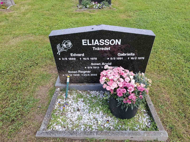 Grave number: 001 2   757