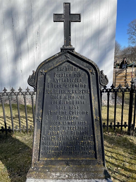 Grave number: H 4 26